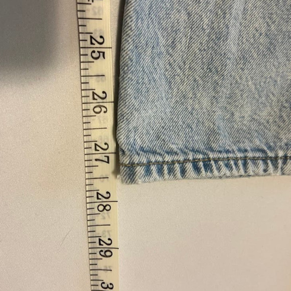 American Eagle light wash distressed mom jean denim 0 - Picture 5 of 8